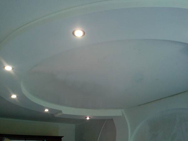 Установка потолка из гипсокартона - дизайн стен спальни | Дизайн потолка. Вставка натяжного потолка над кроватью